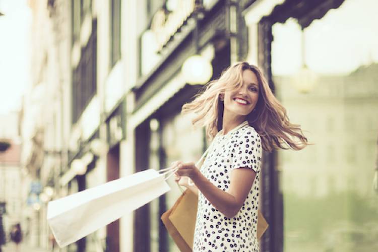 woman outside holding shopping bag